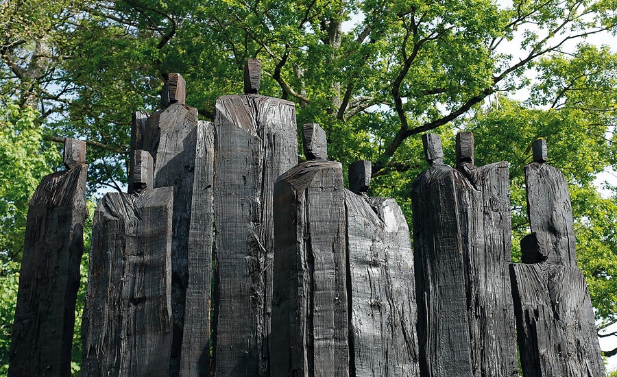 Christian Lapie : des sentinelles de bois pour habiter la mémoire des lieux